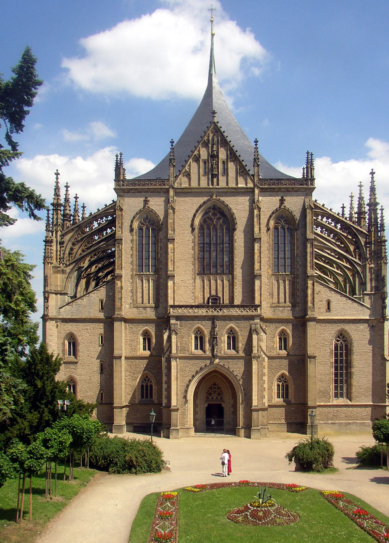 Kutna_Hora_CZ_St_Barbara_Cathedral_front_view_02